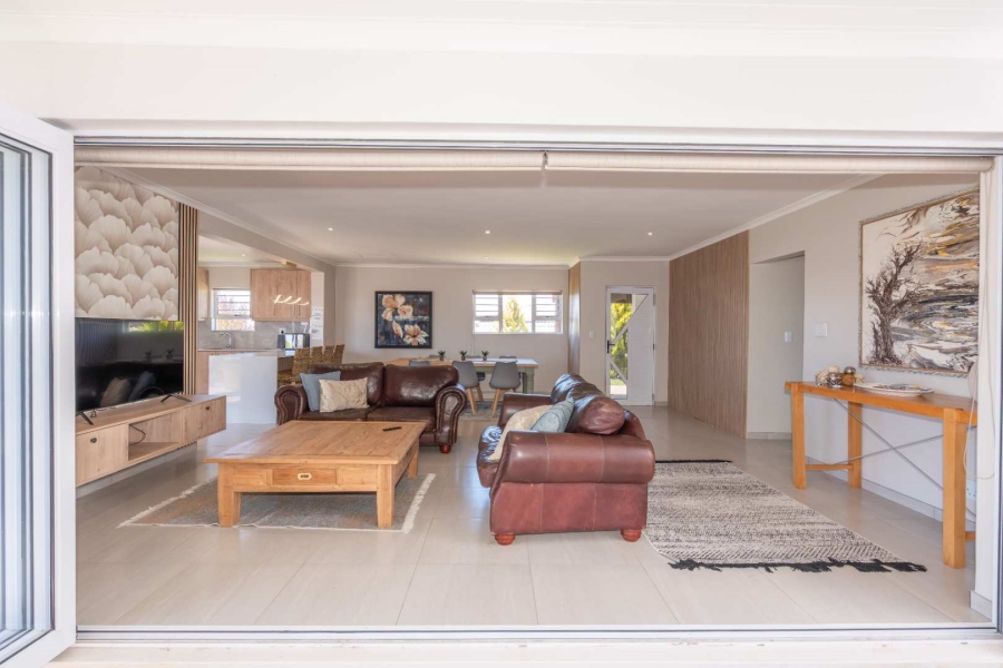 3 Bedroom Property for Sale in Middedorp Western Cape